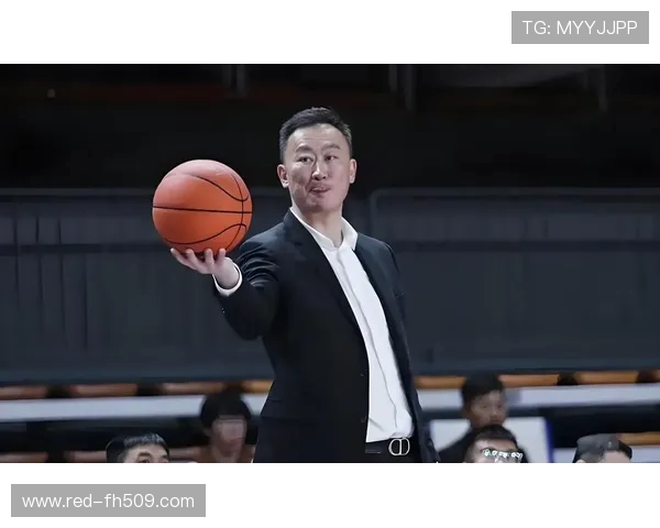 满满的爱！青岛主帅刘维伟发文祝贺杨瀚森，并晒两人训练日常